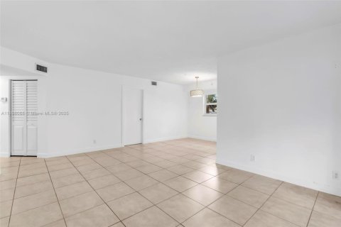 Снять в аренду кондоминиум в Тамарак, Флорида 2 спальни, 100.15м2, № 2017003 - фото 20