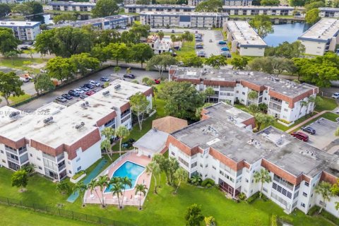 Снять в аренду кондоминиум в Тамарак, Флорида 2 спальни, 100.15м2, № 2017003 - фото 30