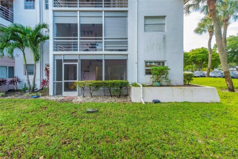 Снять в аренду кондоминиум в Тамарак, Флорида 2 спальни, 100.15м2, № 2017003 - фото 26