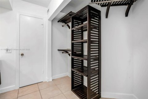 Снять в аренду кондоминиум в Тамарак, Флорида 2 спальни, 100.15м2, № 2017003 - фото 11