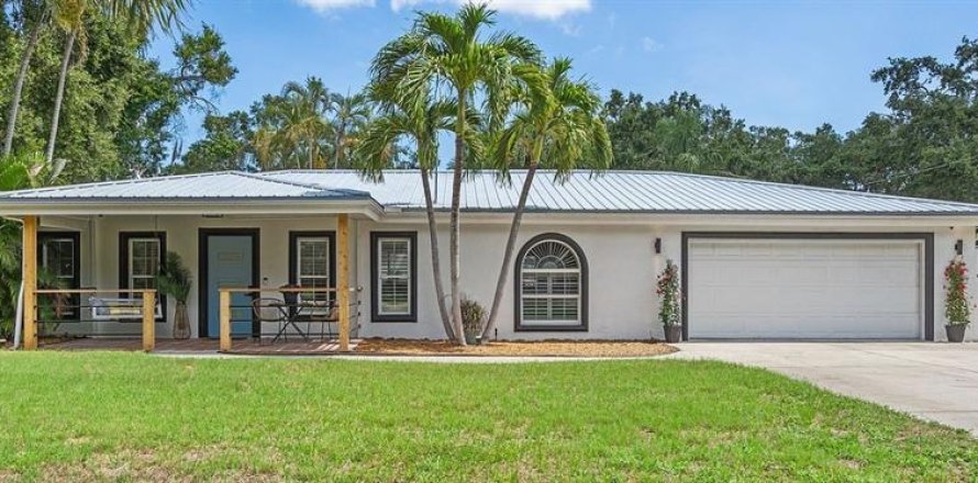House in Clearwater, Florida 4 bedrooms, 205.78 sq.m. № 1785096