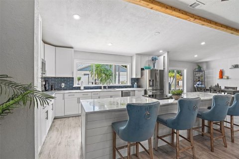 House in Clearwater, Florida 4 bedrooms, 205.78 sq.m. № 1785096 - photo 18