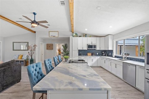 House in Clearwater, Florida 4 bedrooms, 205.78 sq.m. № 1785096 - photo 17