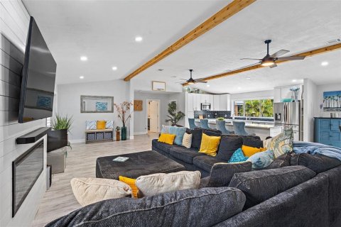 House in Clearwater, Florida 4 bedrooms, 205.78 sq.m. № 1785096 - photo 9