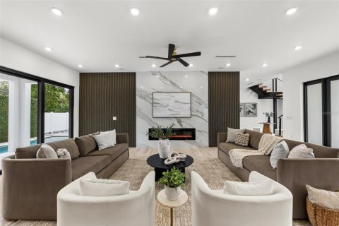 House in Tampa, Florida 4 bedrooms, 292.64 sq.m. № 2258796 - photo 7