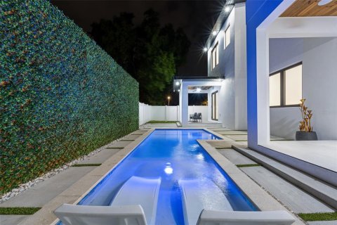House in Tampa, Florida 4 bedrooms, 292.64 sq.m. № 2258796 - photo 29