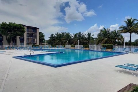 Снять в аренду кондоминиум в Майами, Флорида 2 спальни, 84.17м2, № 1949590 - фото 2