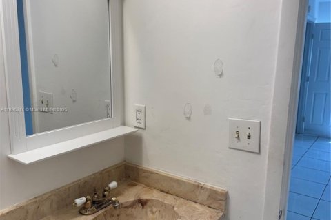 Снять в аренду кондоминиум в Майами, Флорида 2 спальни, 84.17м2, № 1949590 - фото 19