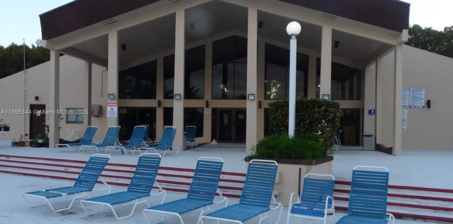 Кондоминиум с 2 спальнями в Майами, Флорида № 1949590