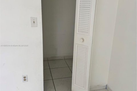 Снять в аренду кондоминиум в Майами, Флорида 2 спальни, 84.17м2, № 1949590 - фото 13