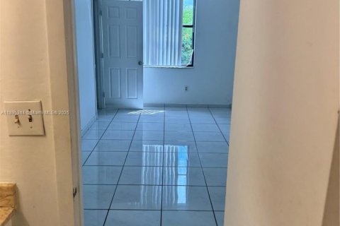 Снять в аренду кондоминиум в Майами, Флорида 2 спальни, 84.17м2, № 1949590 - фото 18