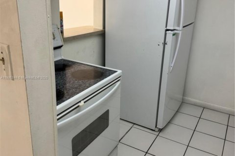 Снять в аренду кондоминиум в Майами, Флорида 2 спальни, 84.17м2, № 1949590 - фото 10