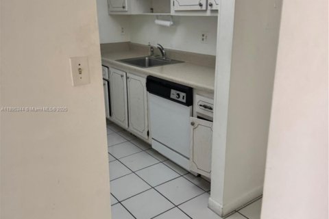 Снять в аренду кондоминиум в Майами, Флорида 2 спальни, 84.17м2, № 1949590 - фото 11