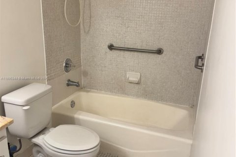 Снять в аренду кондоминиум в Майами, Флорида 2 спальни, 84.17м2, № 1949590 - фото 17