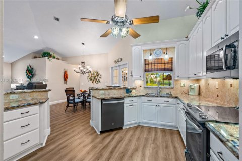 Villa ou maison à vendre à Lake Worth, Floride: 4 chambres, 231.23 m2 № 1970238 - photo 10