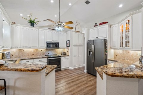 Villa ou maison à vendre à Lake Worth, Floride: 4 chambres, 231.23 m2 № 1970238 - photo 11