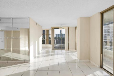 Снять в аренду кондоминиум в Авентура, Флорида 2 спальни, 134.43м2, № 2145924 - фото 11