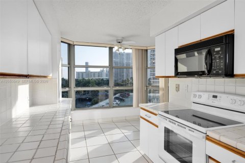 Снять в аренду кондоминиум в Авентура, Флорида 2 спальни, 134.43м2, № 2145924 - фото 19