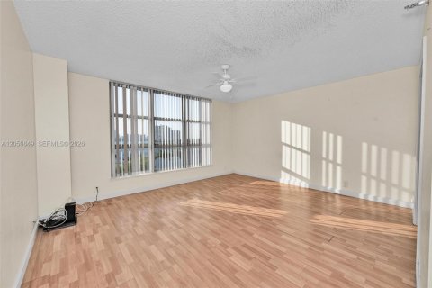 Снять в аренду кондоминиум в Авентура, Флорида 2 спальни, 134.43м2, № 2145924 - фото 9