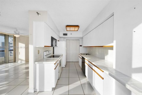Снять в аренду кондоминиум в Авентура, Флорида 2 спальни, 134.43м2, № 2145924 - фото 5