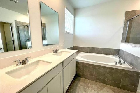 Townhouse in Davenport, Florida 3 bedrooms, 173.17 sq.m. № 1908991 - photo 9
