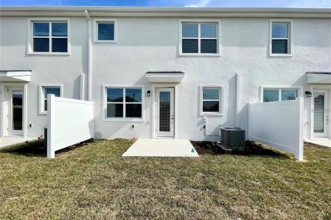 Townhouse in Davenport, Florida 3 bedrooms, 173.17 sq.m. № 1908991 - photo 17
