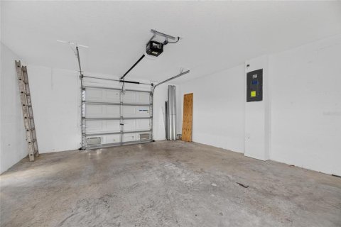 Townhouse in PALM RIVER TOWNHOMES in Tampa, Florida 3 bedrooms, 173.17 sq.m. № 2228135 - photo 7