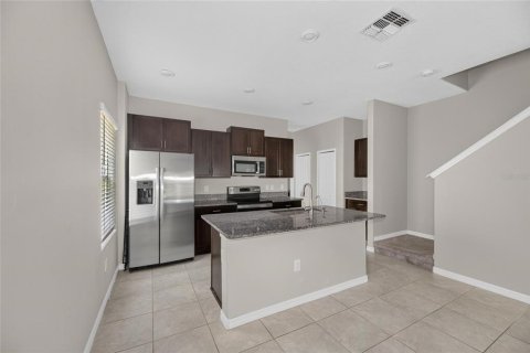 Townhouse in PALM RIVER TOWNHOMES in Tampa, Florida 3 bedrooms, 173.17 sq.m. № 2228135 - photo 20