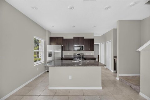 Townhouse in PALM RIVER TOWNHOMES in Tampa, Florida 3 bedrooms, 173.17 sq.m. № 2228135 - photo 21
