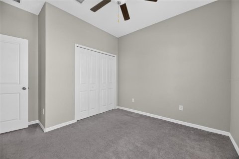 Townhouse in PALM RIVER TOWNHOMES in Tampa, Florida 3 bedrooms, 173.17 sq.m. № 2228135 - photo 29