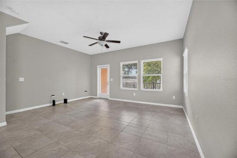 Townhouse in PALM RIVER TOWNHOMES in Tampa, Florida 3 bedrooms, 173.17 sq.m. № 2228135 - photo 16