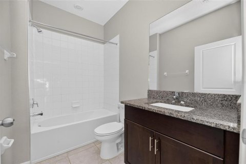Townhouse in PALM RIVER TOWNHOMES in Tampa, Florida 3 bedrooms, 173.17 sq.m. № 2228135 - photo 11