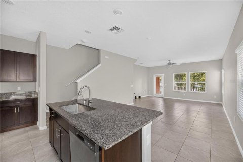 Townhouse in PALM RIVER TOWNHOMES in Tampa, Florida 3 bedrooms, 173.17 sq.m. № 2228135 - photo 25