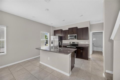 Townhouse in PALM RIVER TOWNHOMES in Tampa, Florida 3 bedrooms, 173.17 sq.m. № 2228135 - photo 22