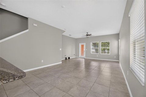 Townhouse in PALM RIVER TOWNHOMES in Tampa, Florida 3 bedrooms, 173.17 sq.m. № 2228135 - photo 19