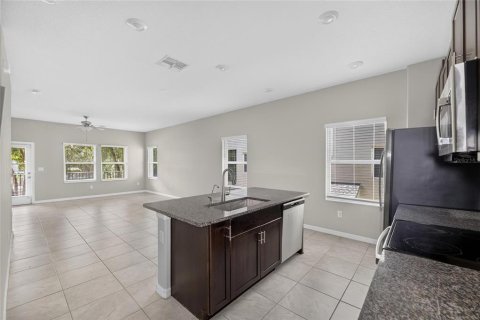 Townhouse in PALM RIVER TOWNHOMES in Tampa, Florida 3 bedrooms, 173.17 sq.m. № 2228135 - photo 23