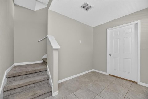 Townhouse in PALM RIVER TOWNHOMES in Tampa, Florida 3 bedrooms, 173.17 sq.m. № 2228135 - photo 6