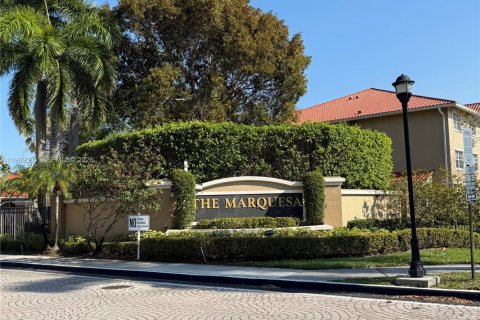 Copropriété à louer à Pembroke Pines, Floride: 2 chambres, 104.98 m2 № 2051128 - photo 2