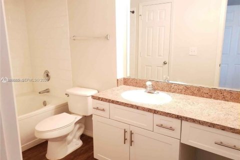 Copropriété à louer à Pembroke Pines, Floride: 2 chambres, 104.98 m2 № 2051128 - photo 9