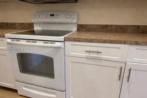 Copropriété à louer à Pembroke Pines, Floride: 2 chambres, 104.98 m2 № 2051128 - photo 12