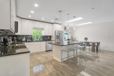 House in Palmetto Bay, Florida 3 bedrooms, 140.47 sq.m. № 1811282 - photo 15