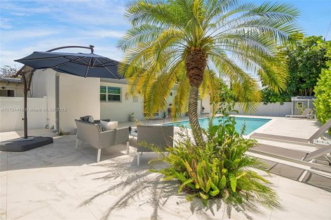 House in Palmetto Bay, Florida 3 bedrooms, 140.47 sq.m. № 1811282 - photo 30