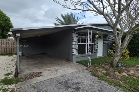 House in Hollywood, Florida 2 bedrooms, 74.04 sq.m. № 1990364 - photo 12