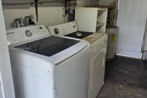 House in Hollywood, Florida 2 bedrooms, 74.04 sq.m. № 1990364 - photo 7