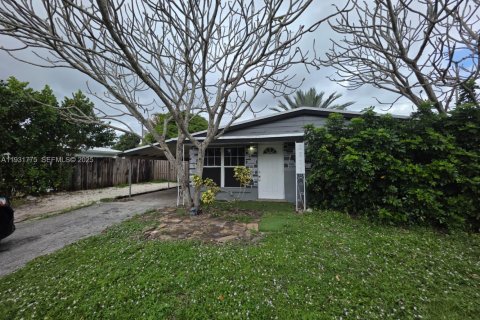 House in Hollywood, Florida 2 bedrooms, 74.04 sq.m. № 1990364