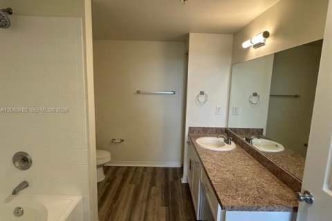 Apartment in Pembroke Pines, Florida 2 bedrooms, 104.98 sq.m. № 2381717 - photo 15