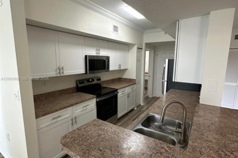 Apartment in Pembroke Pines, Florida 2 bedrooms, 104.98 sq.m. № 2381717 - photo 10