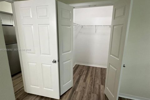 Apartment in Pembroke Pines, Florida 2 bedrooms, 104.98 sq.m. № 2381717 - photo 23