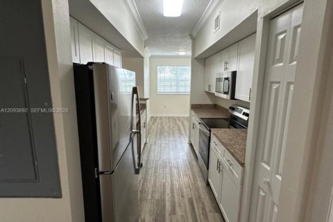 Apartment in Pembroke Pines, Florida 2 bedrooms, 104.98 sq.m. № 2381717 - photo 18