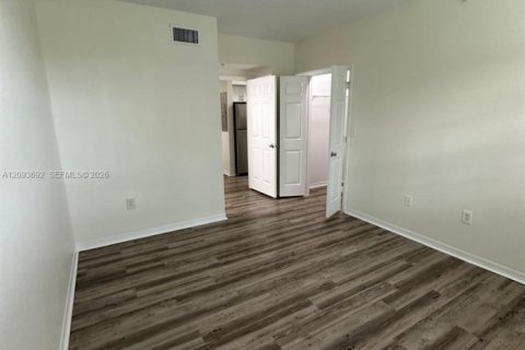 Apartment in Pembroke Pines, Florida 2 bedrooms, 104.98 sq.m. № 2381717 - photo 22
